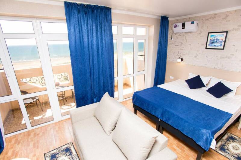 4-х местный «Джуниор сьют» с видом на море