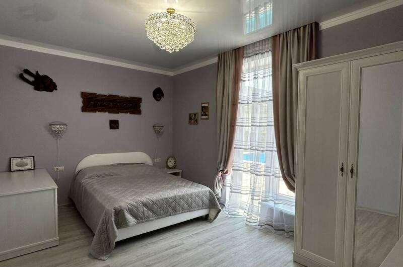 Дом с бассейном