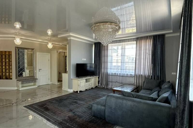 Дом с бассейном