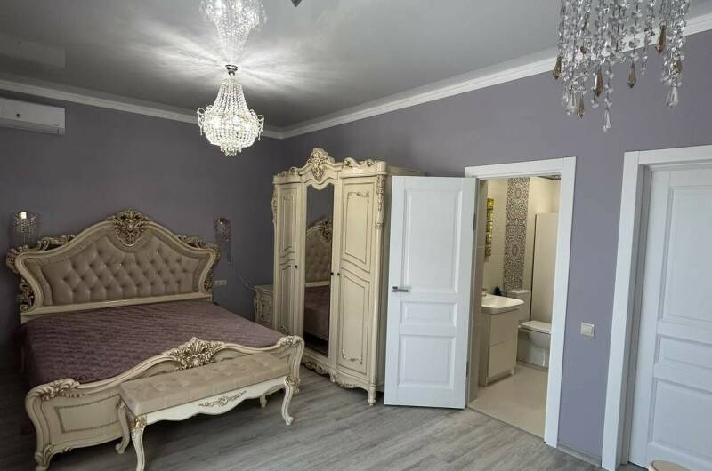 Дом с бассейном