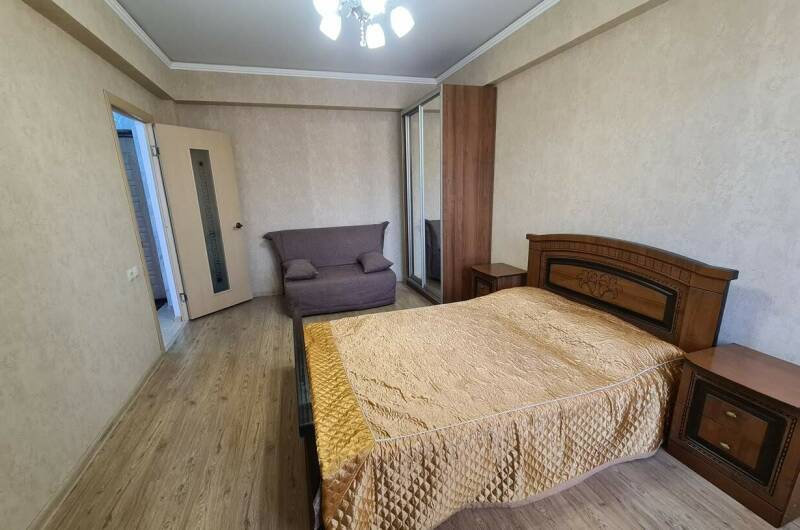 Однокомнатная квартира на Толстого