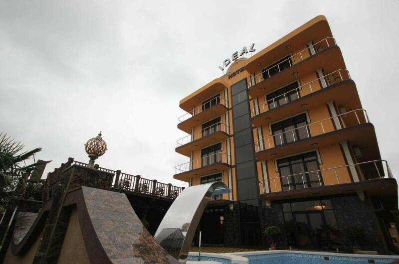 Отель «Идеал»