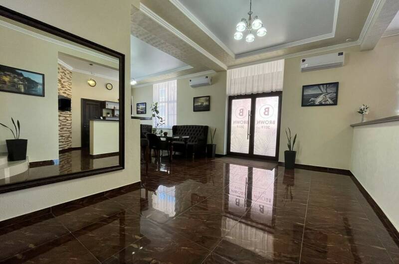 Отель «Brown»