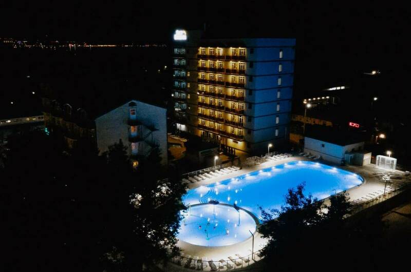 Отель «Белый Лебедь»