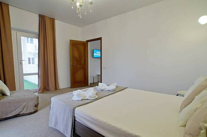 Отель «Белое Солнце»