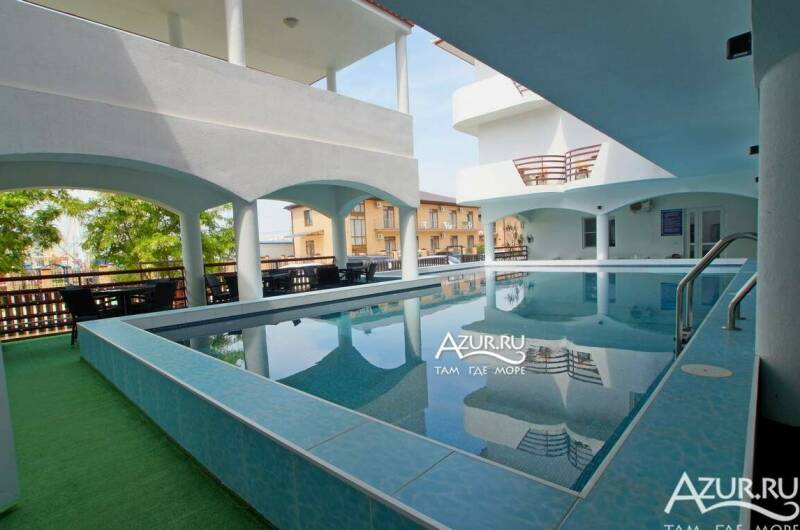 Отель «Белое Солнце»