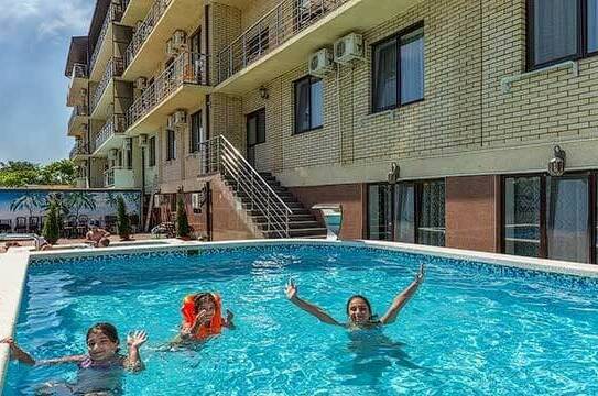 Отель «Леонидас»