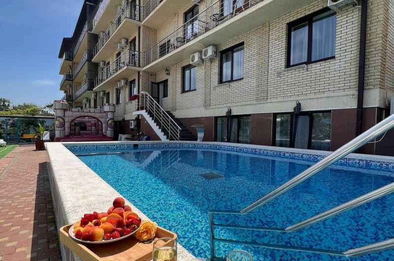 Отель «Леонидас»