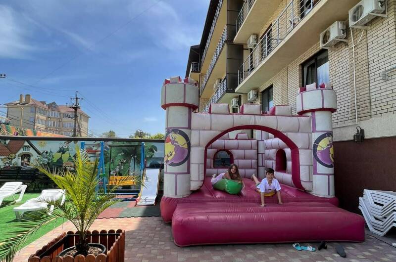 Отель «Леонидас»