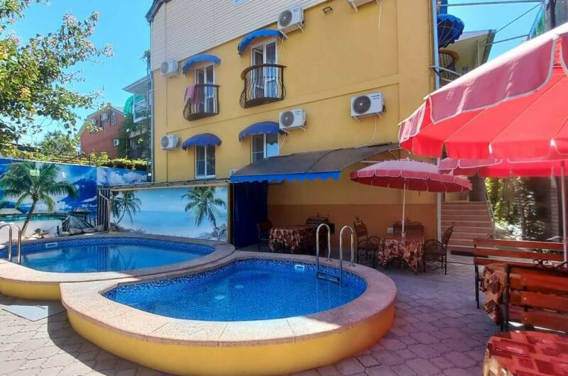 Частный дом с комнатами для гостей на Ангарском 5