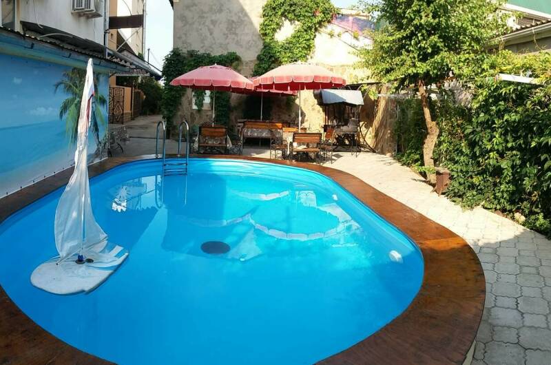 Частный дом с комнатами для гостей на Ангарском 5