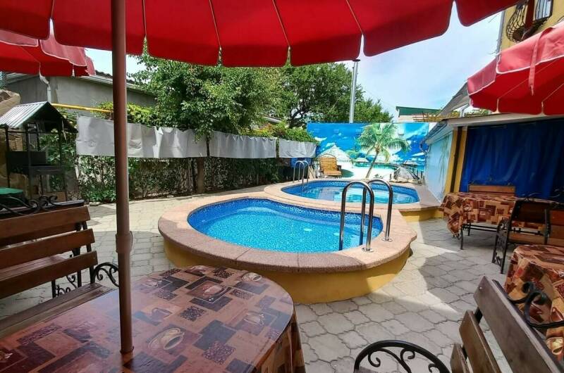 Частный дом с комнатами для гостей на Ангарском 5