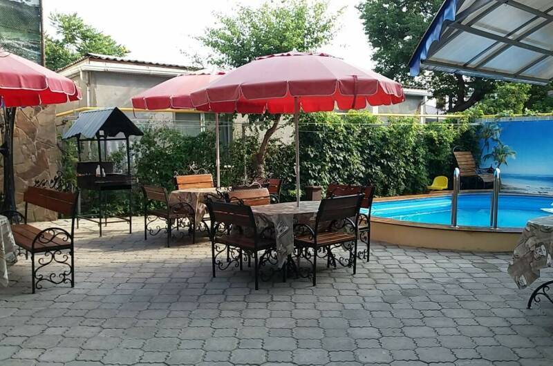 Частный дом с комнатами для гостей на Ангарском 5