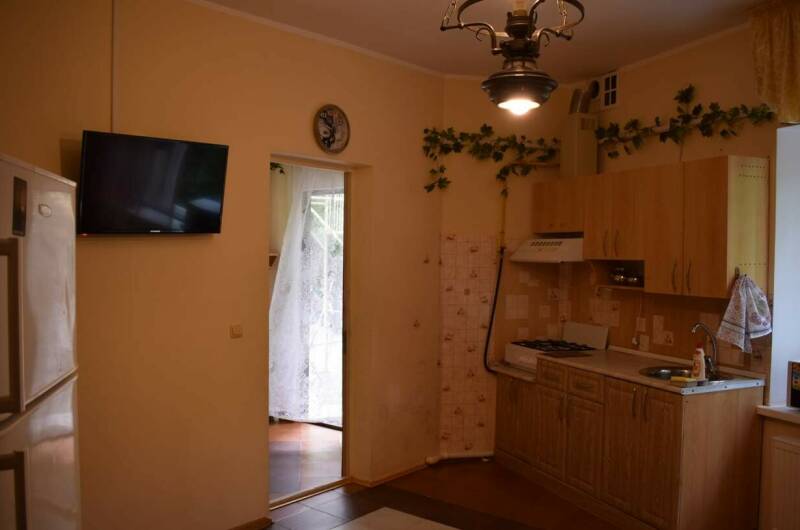 Уютный домик под ключ с кухней и двориком