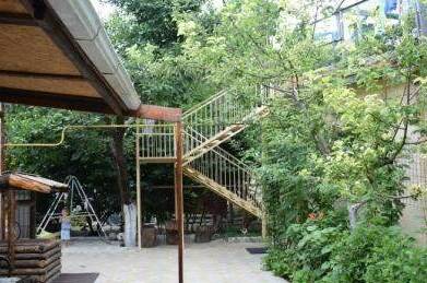 Уютный домик под ключ с кухней и двориком