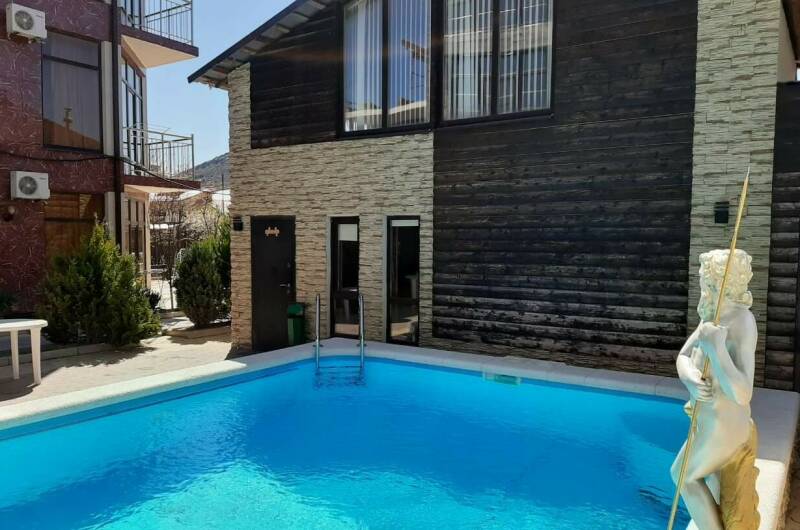 Отель «Радужный»