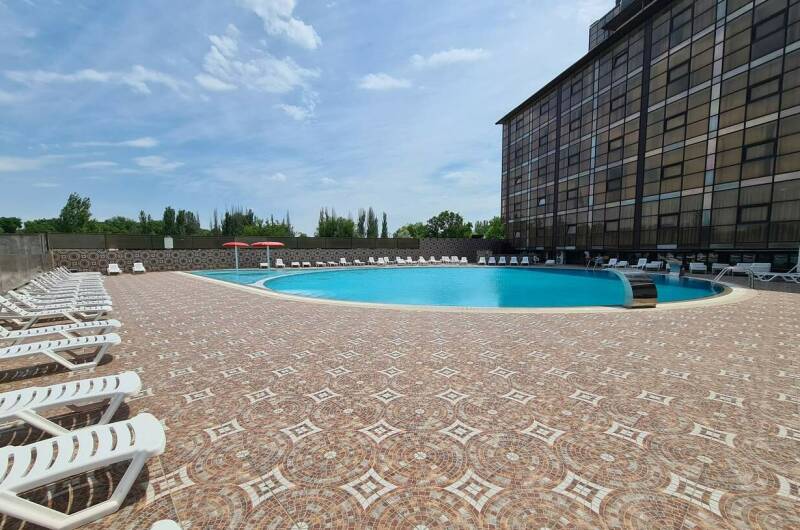 Отель «Brass Family»