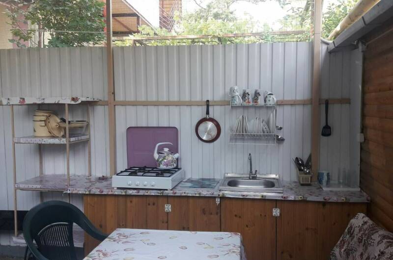 Двухкомнатный деревянный домик с кухней