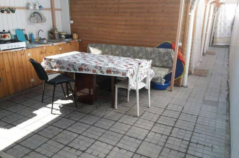 Двухкомнатный деревянный домик с кухней