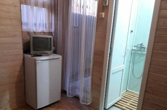 Двухкомнатный деревянный домик с кухней